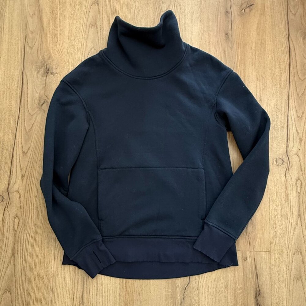 Lululemon Kick the Cold Funnelneck Pullover in Navy